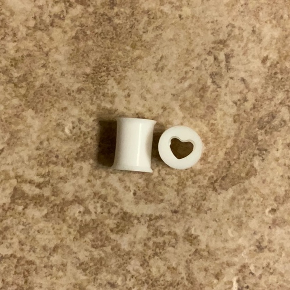 0g silicone heart Tunnel gauges